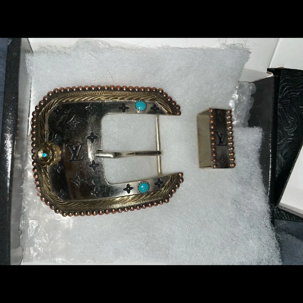 Rowdy 🌹 LV stamped belt buckle w turquoise - Picture 1 of 3